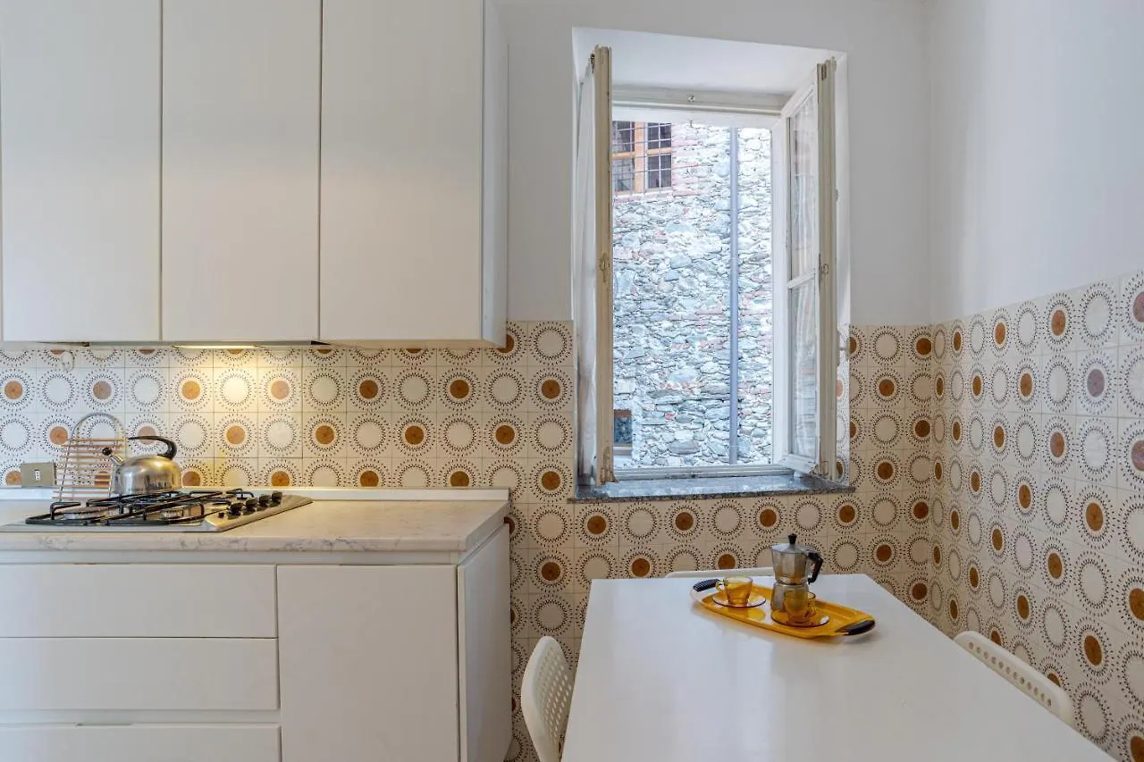 아파트 Roomy Apartament In Domaso With Small Balcony!