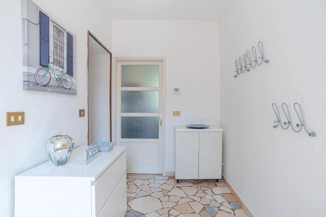 Roomy Apartament In Domaso With Small Balcony! 0*,